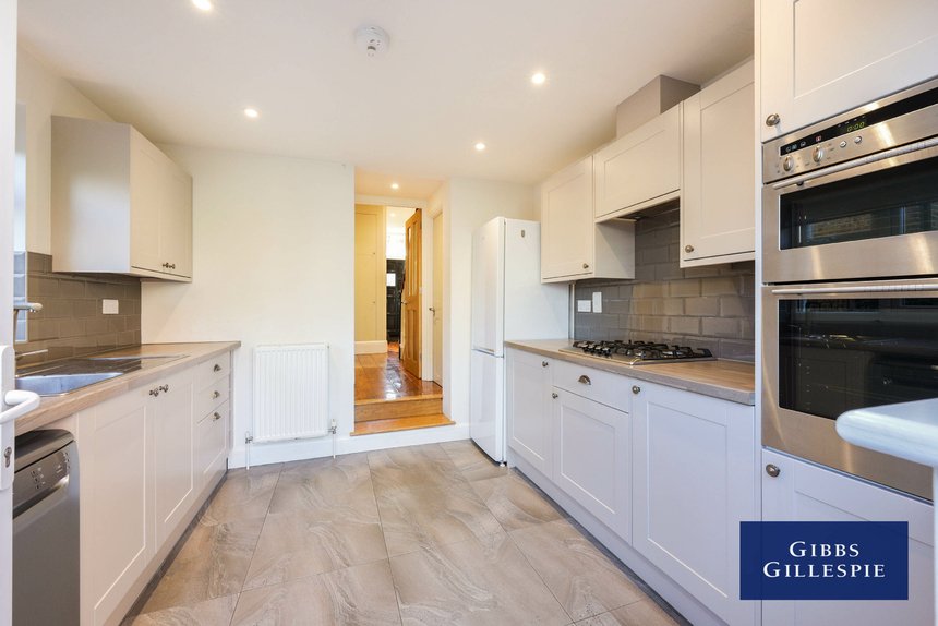 available 24 london 11163 - Gibbs Gillespie