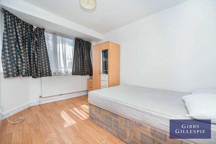 available 108 london 11183 - Gibbs Gillespie