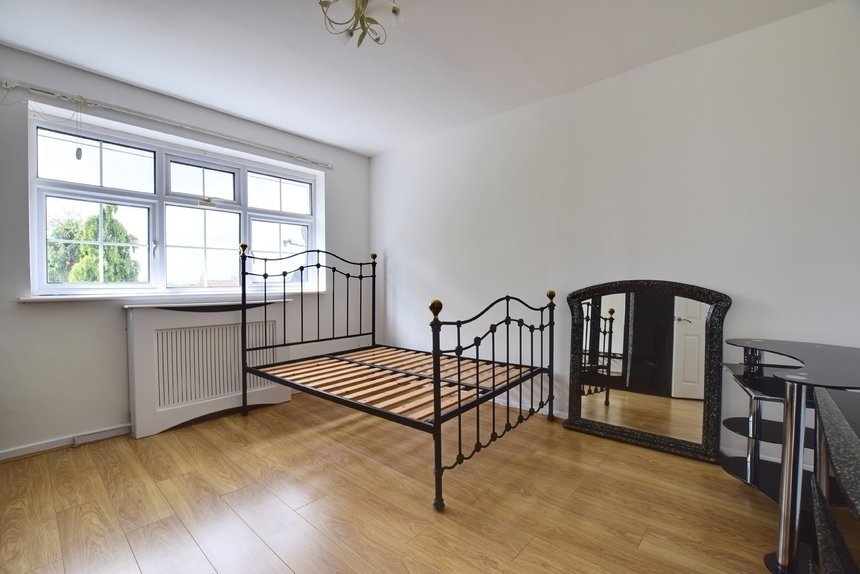 to let vernon drive london 11206 - Gibbs Gillespie