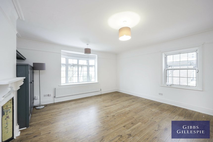 available 2 london 11229 - Gibbs Gillespie