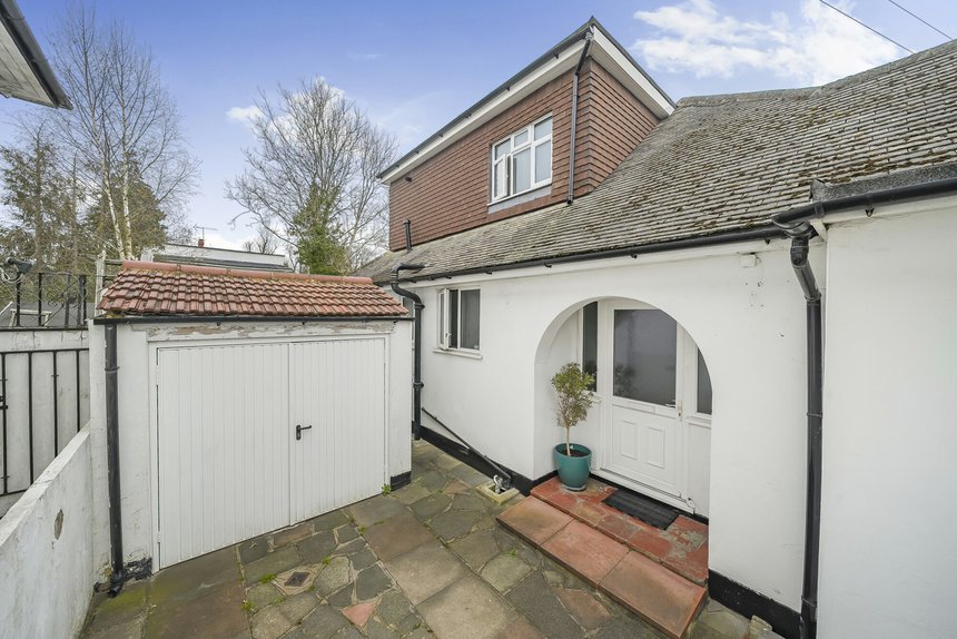 for sale st. thomas drive london 11825 - Gibbs Gillespie