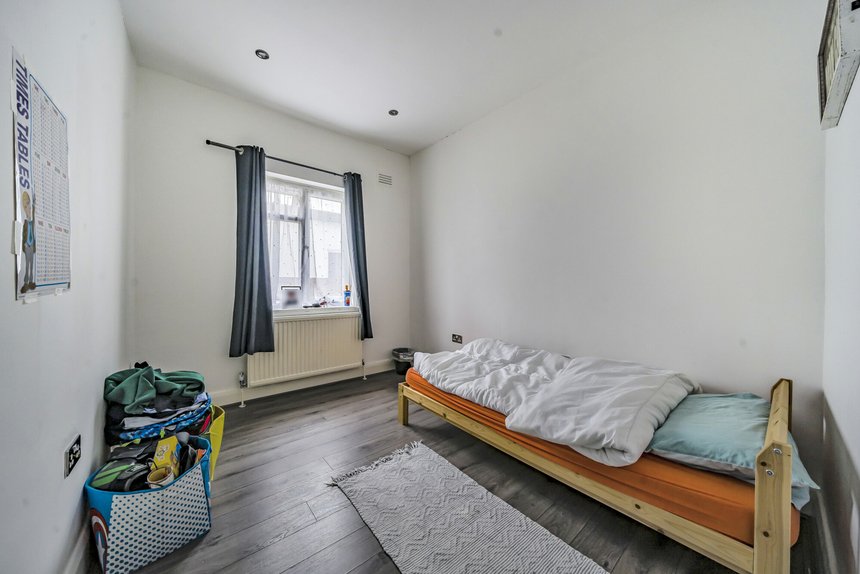 for sale st. thomas drive london 11825 - Gibbs Gillespie
