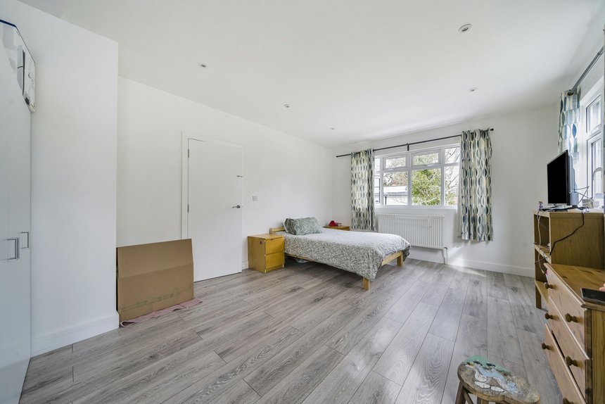 for sale st. thomas drive london 11825 - Gibbs Gillespie