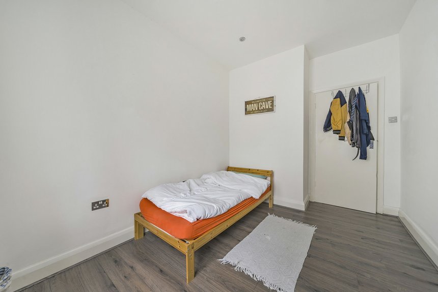 for sale st. thomas drive london 11825 - Gibbs Gillespie