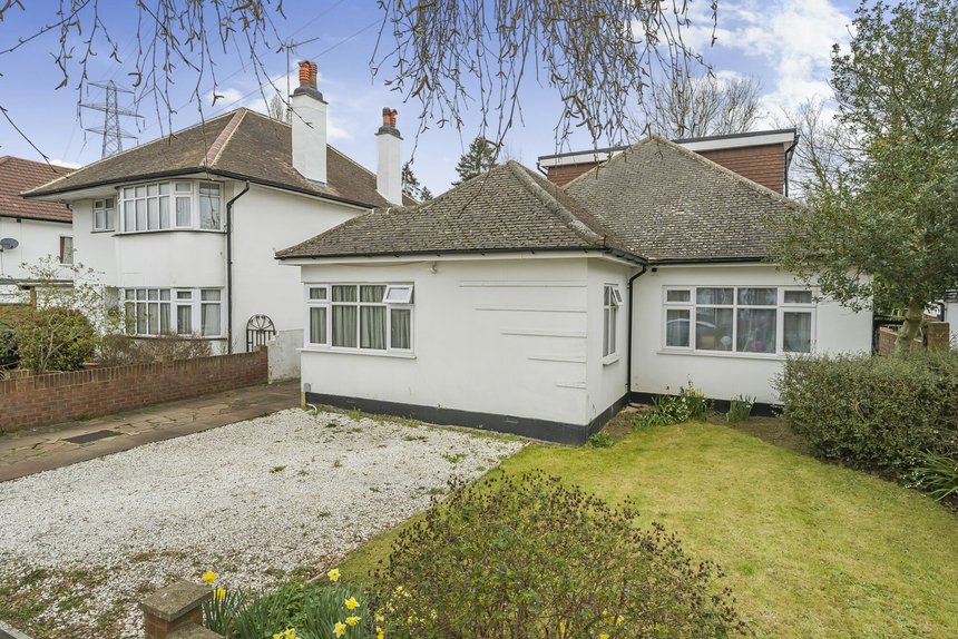 for sale st. thomas drive london 11825 - Gibbs Gillespie
