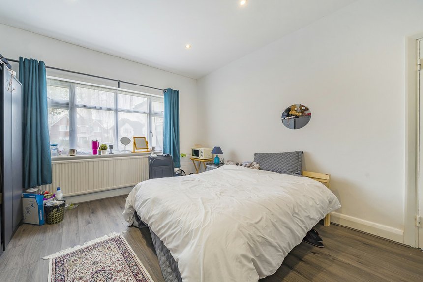 for sale st. thomas drive london 11825 - Gibbs Gillespie