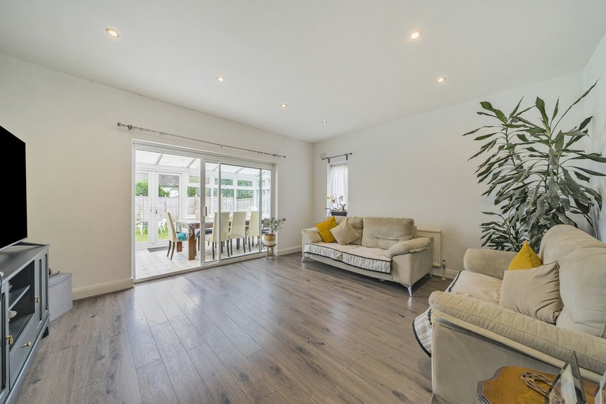 for sale st. thomas drive london 11825 - Gibbs Gillespie