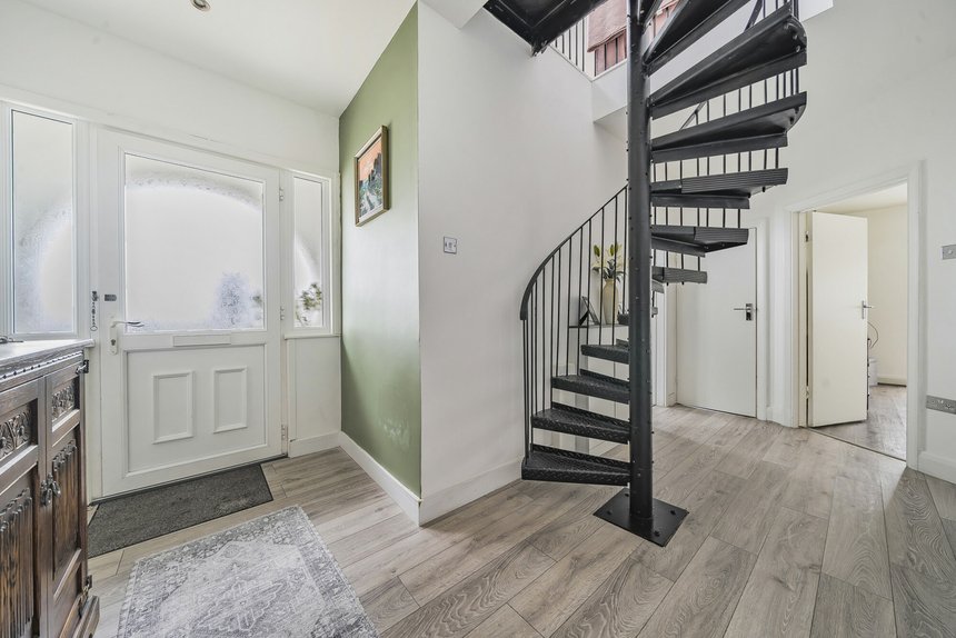 for sale st. thomas drive london 11825 - Gibbs Gillespie