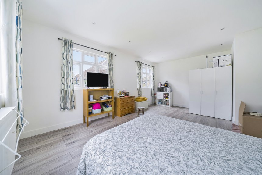 for sale st. thomas drive london 11825 - Gibbs Gillespie