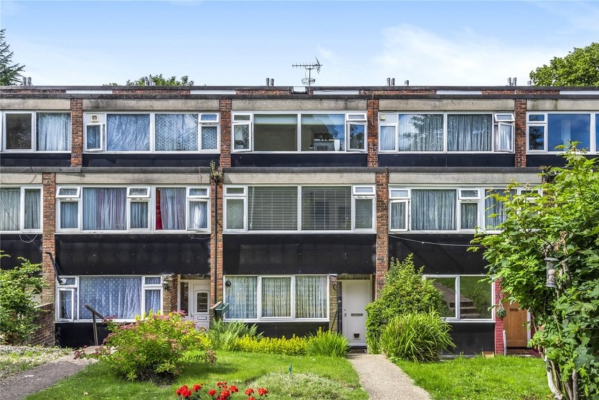 under offer leaf close london 12004 - Gibbs Gillespie