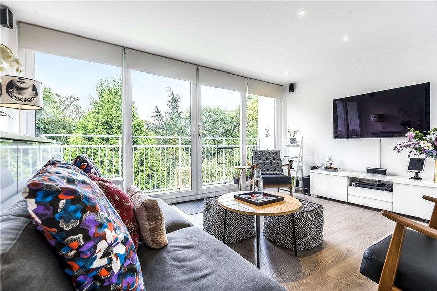 under offer leaf close london 12004 - Gibbs Gillespie