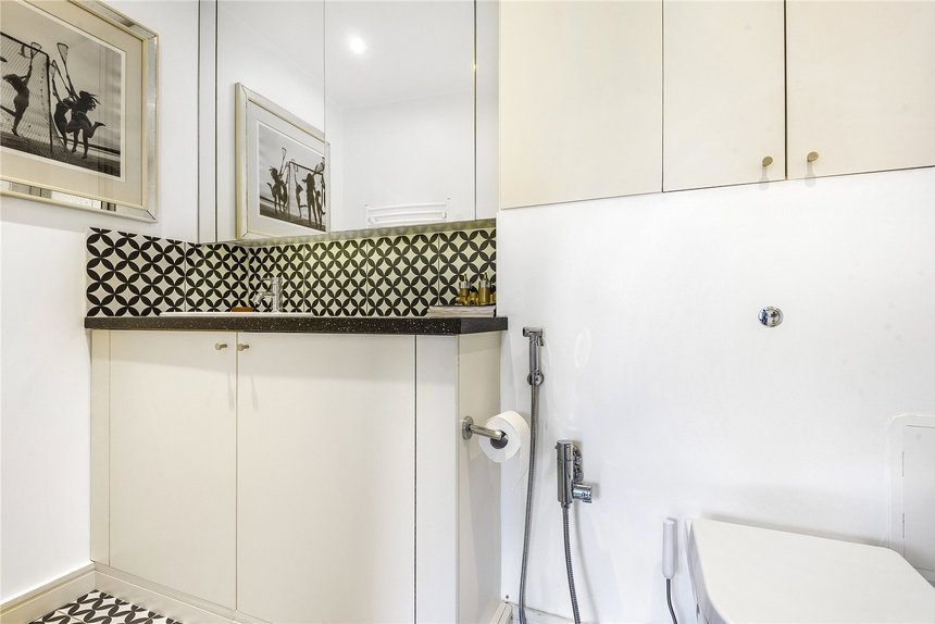 under offer leaf close london 12004 - Gibbs Gillespie