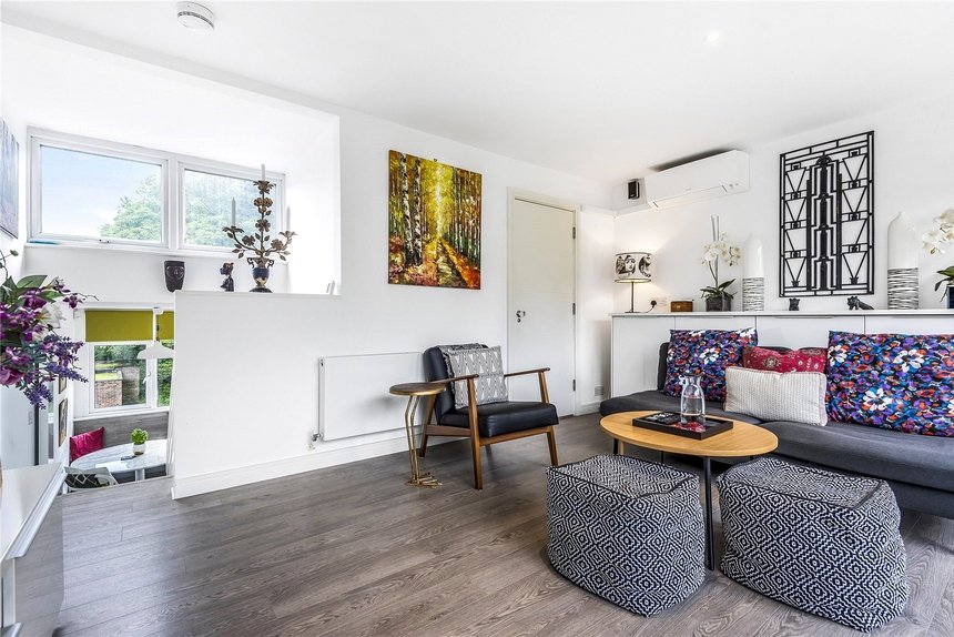 under offer leaf close london 12004 - Gibbs Gillespie