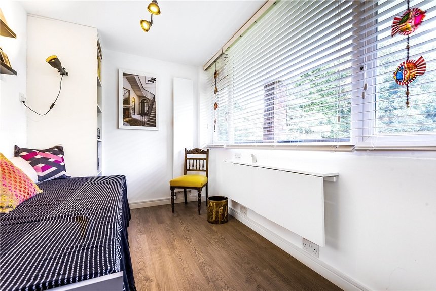 under offer leaf close london 12004 - Gibbs Gillespie