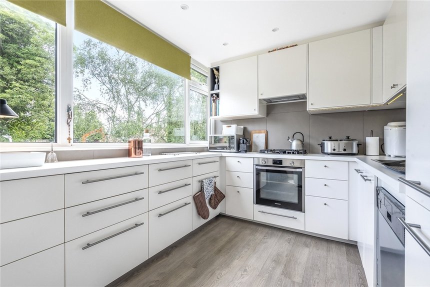 under offer leaf close london 12004 - Gibbs Gillespie