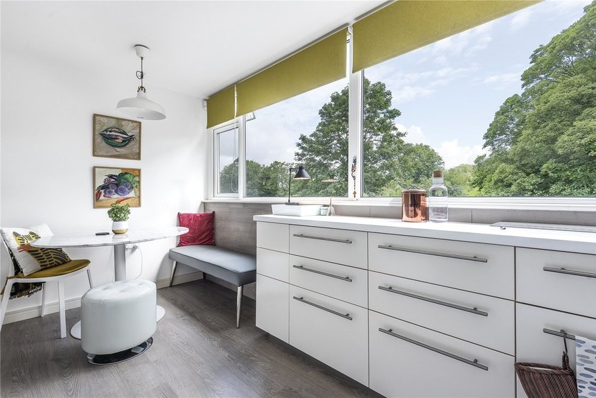 under offer leaf close london 12004 - Gibbs Gillespie