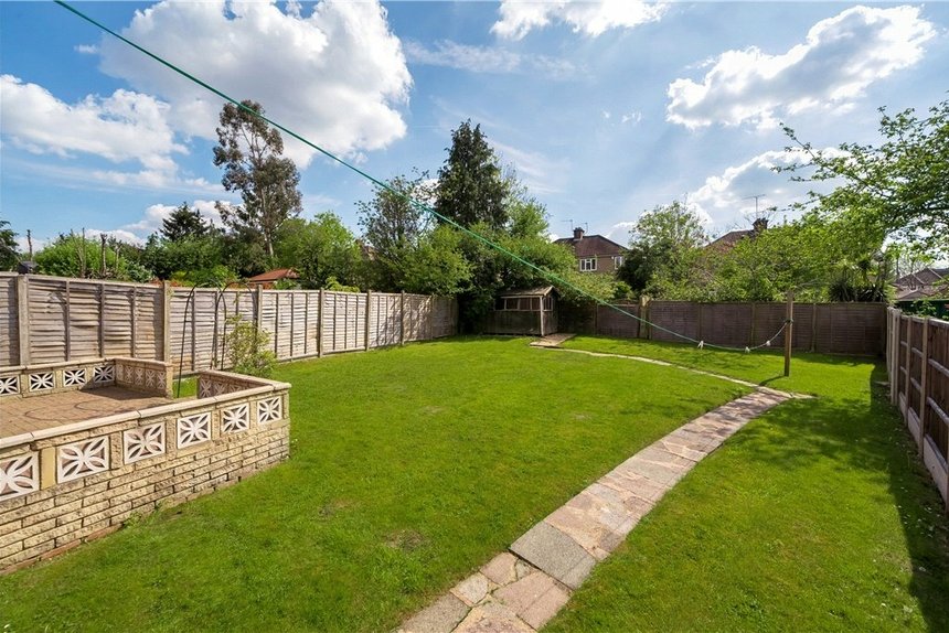 under offer mount drive london 13091 - Gibbs Gillespie