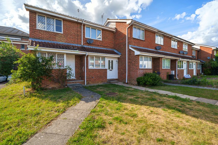 under offer waller drive london 13361 - Gibbs Gillespie