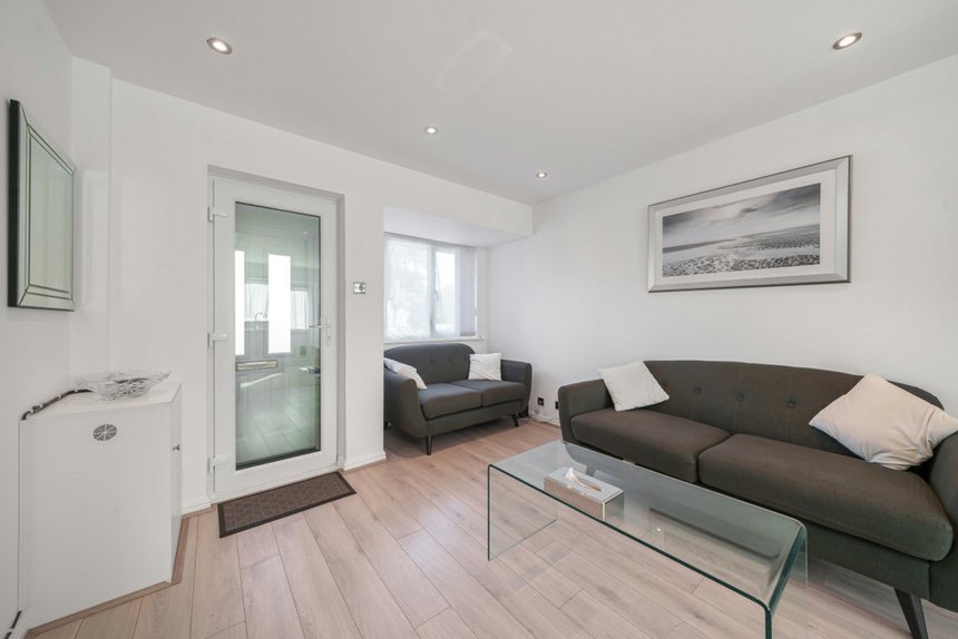 under offer waller drive london 13361 - Gibbs Gillespie