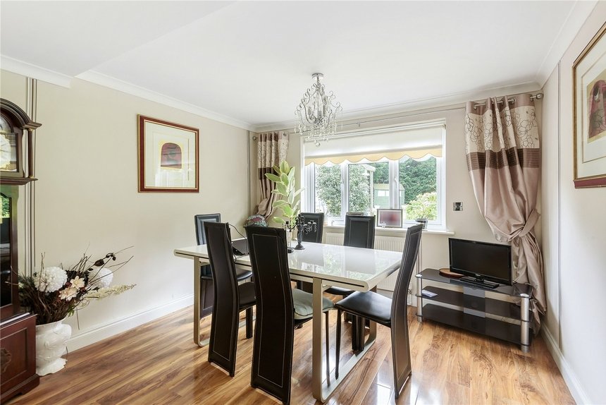 under offer hall drive london 13826 - Gibbs Gillespie