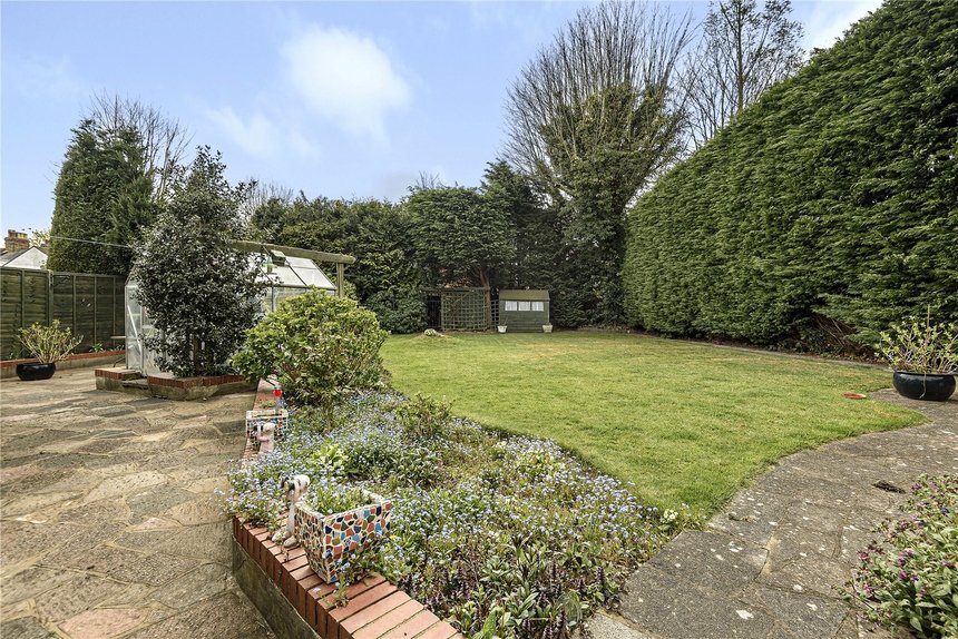 under offer hall drive london 13826 - Gibbs Gillespie