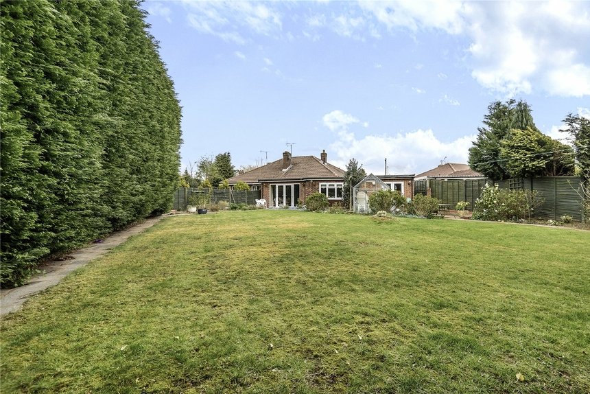 under offer hall drive london 13826 - Gibbs Gillespie