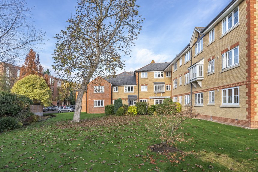 sold hutchings lodge london 13851 - Gibbs Gillespie