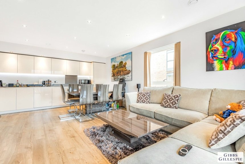 under offer grove court london 14009 - Gibbs Gillespie