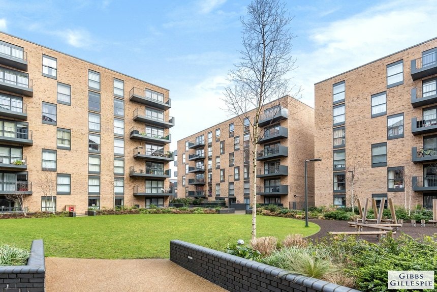 under offer grove court london 14009 - Gibbs Gillespie