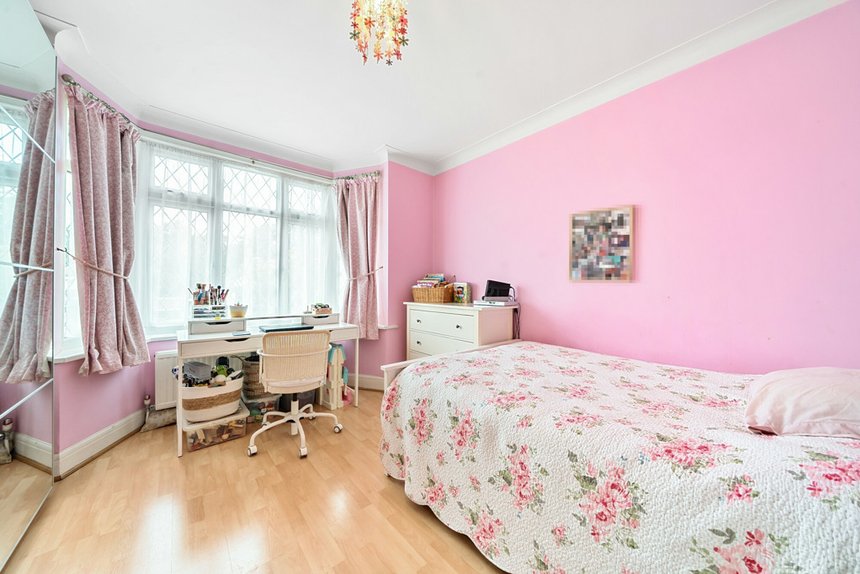 for sale hillside road london 14305 - Gibbs Gillespie