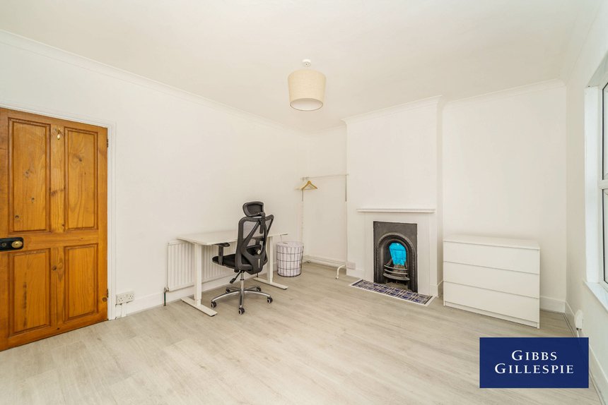 available 19 london 14334 - Gibbs Gillespie