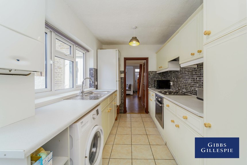 available 19 london 14334 - Gibbs Gillespie