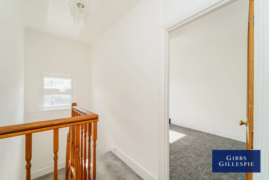 available 19 london 14334 - Gibbs Gillespie