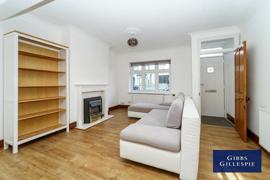 available 19 london 14334 - Gibbs Gillespie