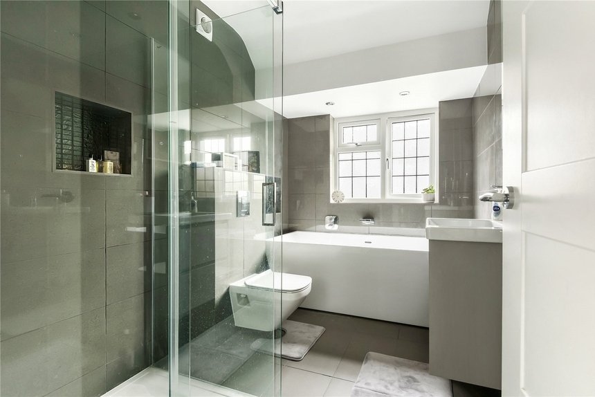 4 bedroom House for sale in Elmbridge Drive, Ruislip, Middlesex, HA4