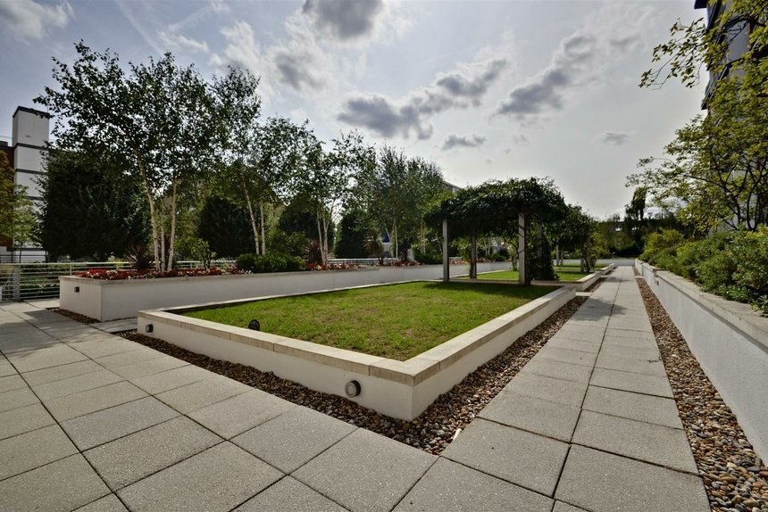 available 83 london 14761 - Gibbs Gillespie