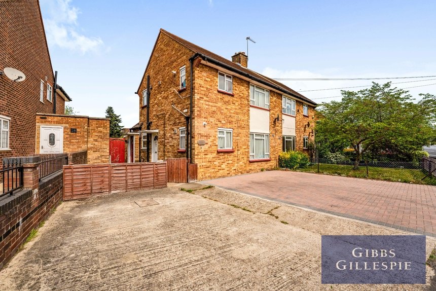 available 68 london 15537 - Gibbs Gillespie