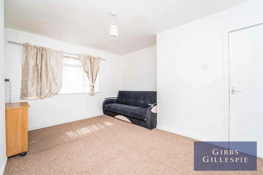 available 68 london 15537 - Gibbs Gillespie