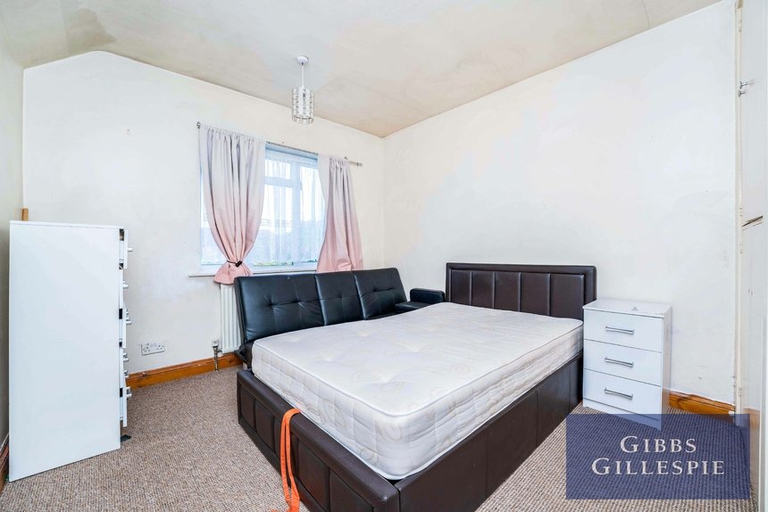 available 68 london 15537 - Gibbs Gillespie