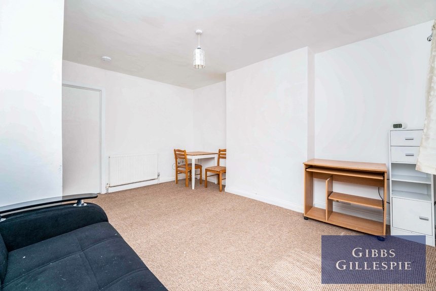 available 68 london 15537 - Gibbs Gillespie