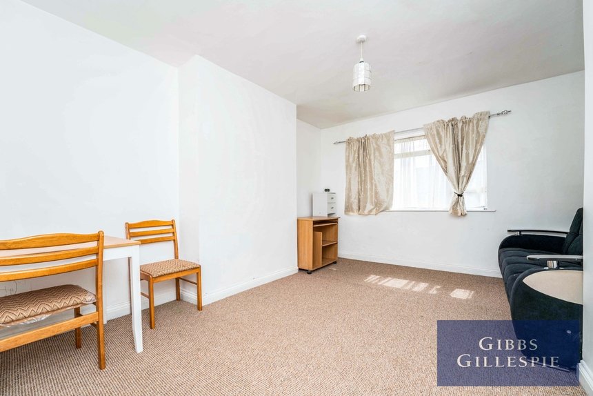 available 68 london 15537 - Gibbs Gillespie