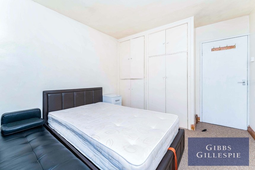 available 68 london 15537 - Gibbs Gillespie