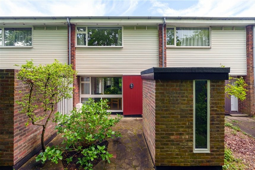 under offer hawkesworth close london 15766 - Gibbs Gillespie