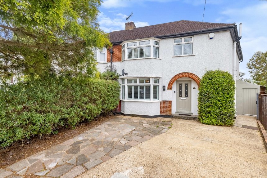 sold vivian close london 15855 - Gibbs Gillespie