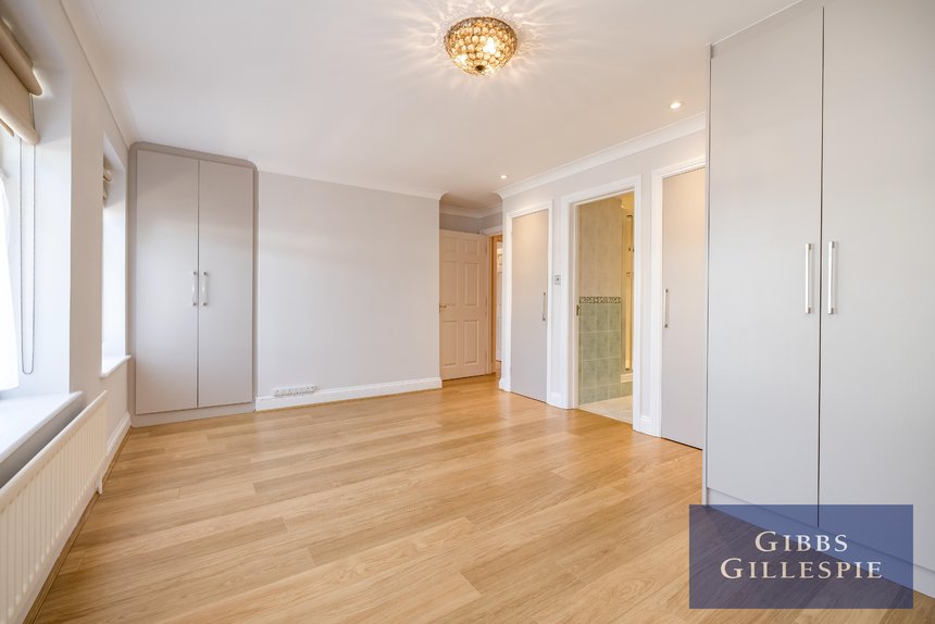 available 95 london 15928 - Gibbs Gillespie