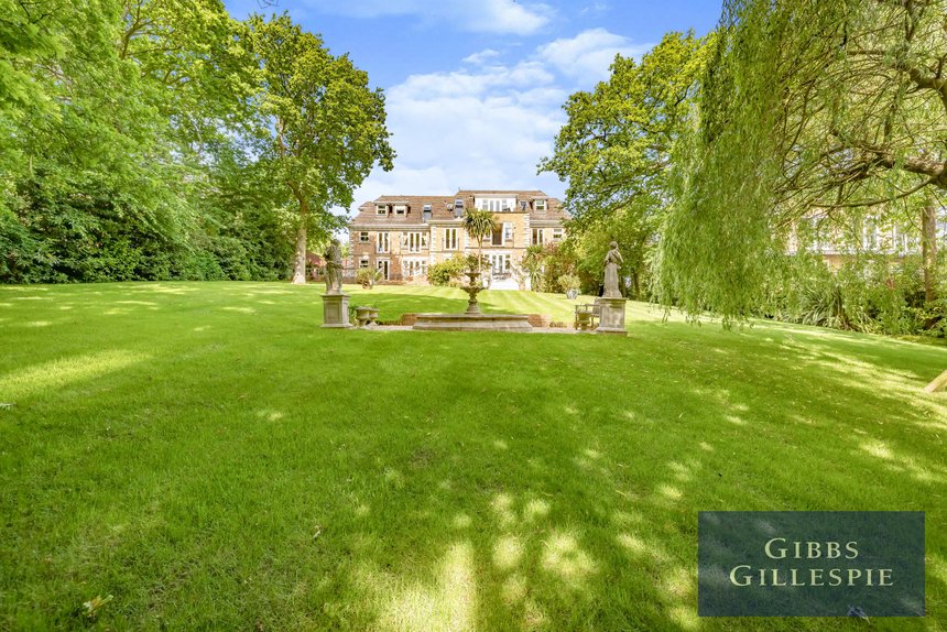 available 95 london 15928 - Gibbs Gillespie