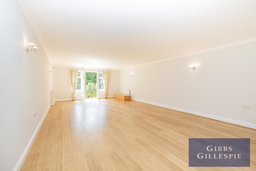 available 95 london 15928 - Gibbs Gillespie