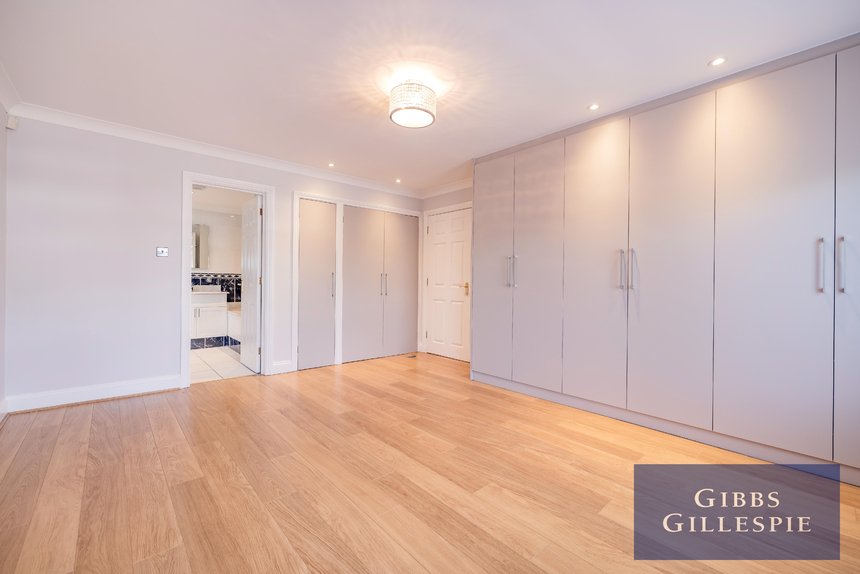 available 95 london 15928 - Gibbs Gillespie