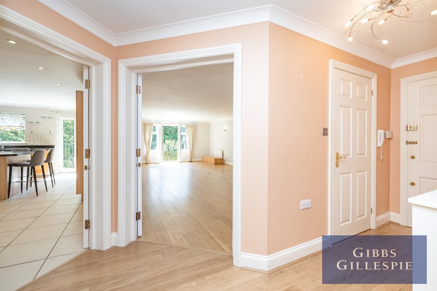 available 95 london 15928 - Gibbs Gillespie