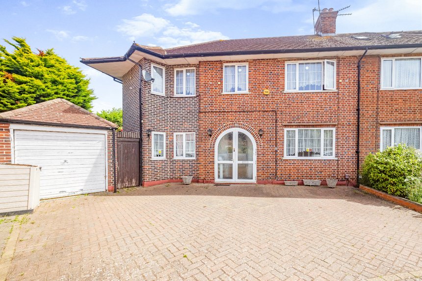 for sale frobisher close london 16050 - Gibbs Gillespie